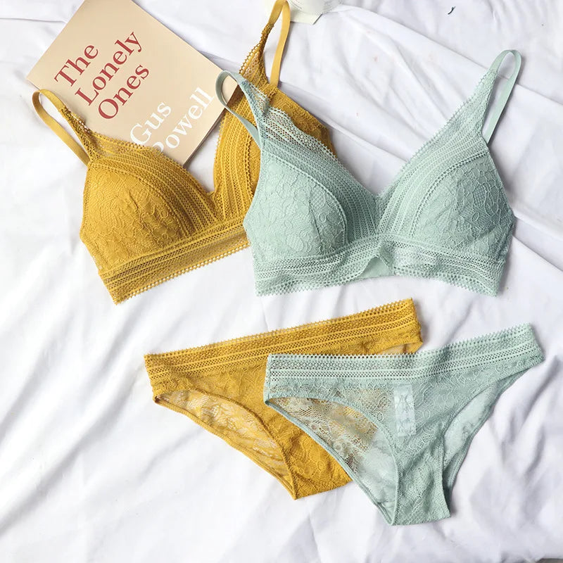 Conjunto de Bralette sin Aros con Copa Triangular de Encaje para Mujer