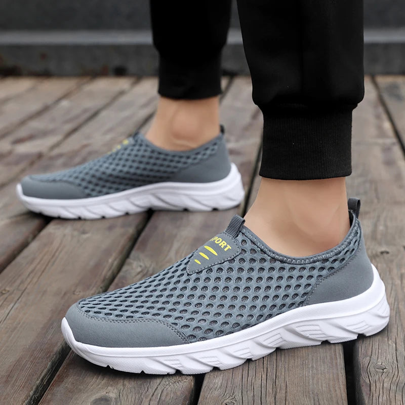 Zapatillas informales transpirables para hombre, zapatos informales ligeros antideslizantes para exteriores, mocasines planos suaves para caminar y trotar, novedad de 2024