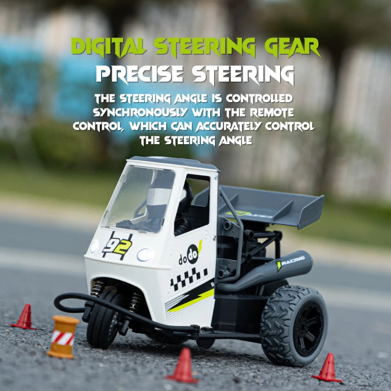 Moto RC de Tres Ruedas con Luces y Spray, Control 2.4G para Niños