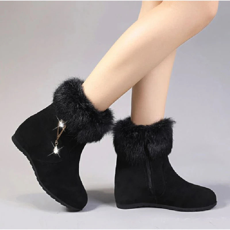 2025 Botas de nieve de plataforma gruesa de nuevo estilo de invierno para mujer, botines cálidos decorados con forro polar, de doble propósito (viacciones y informales)