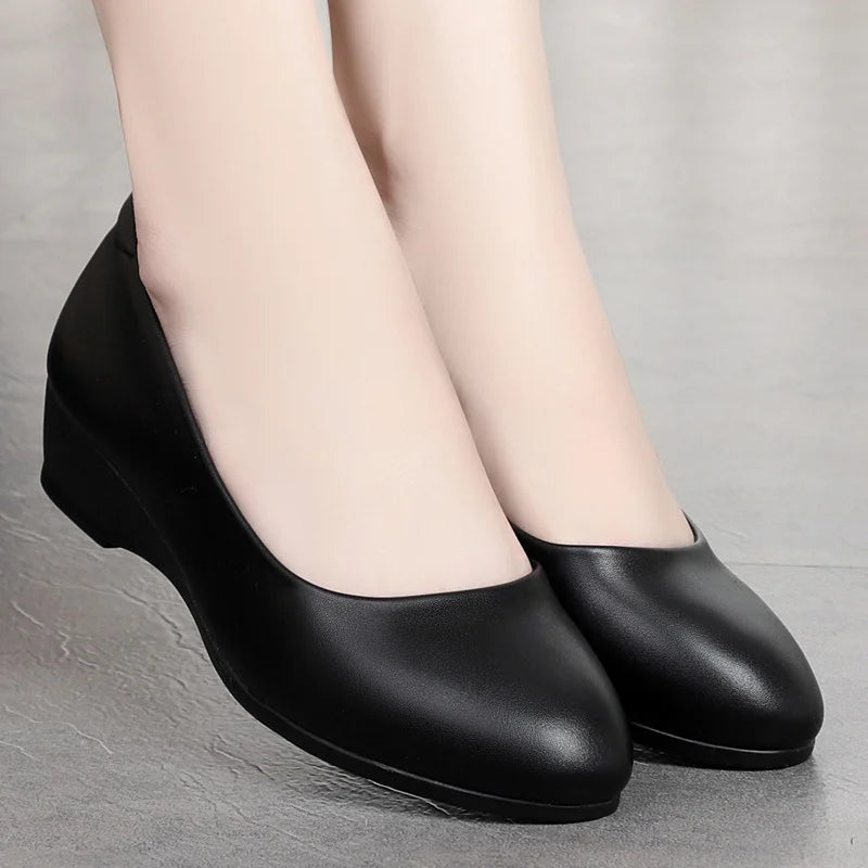 2025 Nuevos zapatos planos sin cordones de cuero genuino para mujer: zapatos de trabajo de cuña baja negros, zapatos cómodos para oficina y desplazamientos