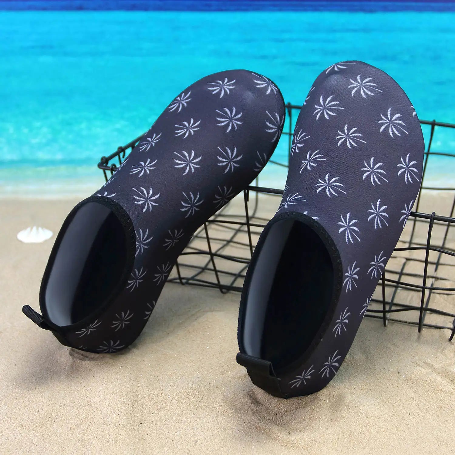 Par de zapatos acuáticos ligeros para hombre y mujer, zapatos de playa para exteriores de secado rápido, antideslizantes, descalzos, verano, 2023