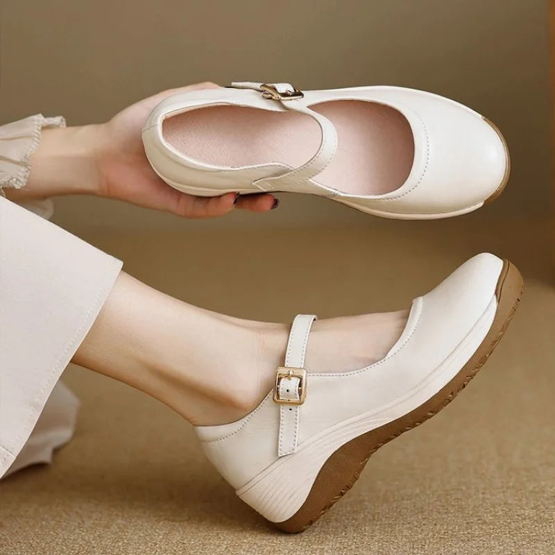 2026 Zapatos de mamá para mujer de primavera: zapatos de tacón poco profundos sin tirar de suela suave, plataforma gruesa de cuero informal con una hebilla, tacón de cuña