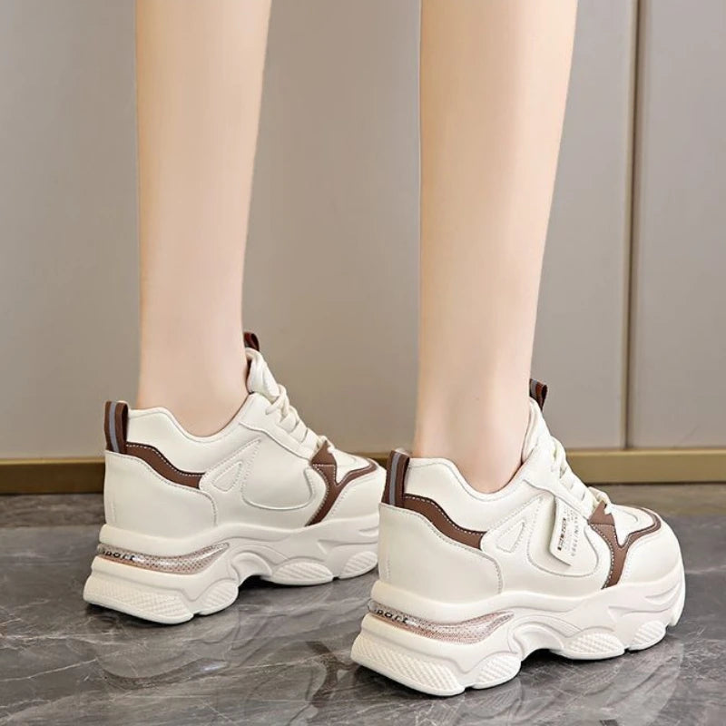 Zapatos deportivos ligeros de suela gruesa para mujer, calzado informal blanco nuevo para primavera y otoño, zapatos con suela gruesa y aumento de altura