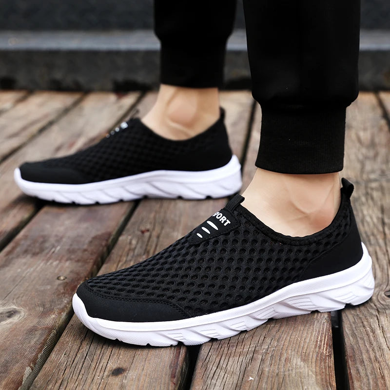 Zapatillas informales transpirables para hombre, zapatos informales ligeros antideslizantes para exteriores, mocasines planos suaves para caminar y trotar, novedad de 2024