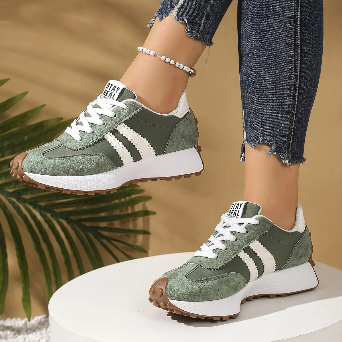 Nuevo 2025 zapatillas gruesas para mujer, zapatillas informales con plataforma a la moda, zapatillas ligeras de fondo suave para correr, zapatillas de deporte de malla de verano