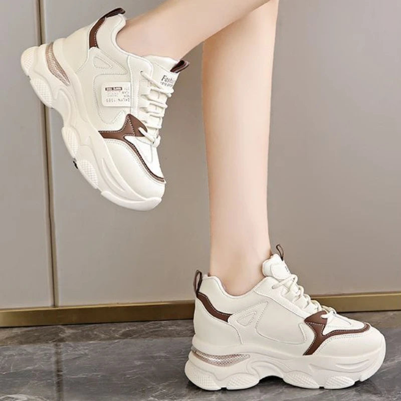 Zapatos deportivos ligeros de suela gruesa para mujer, calzado informal blanco nuevo para primavera y otoño, zapatos con suela gruesa y aumento de altura