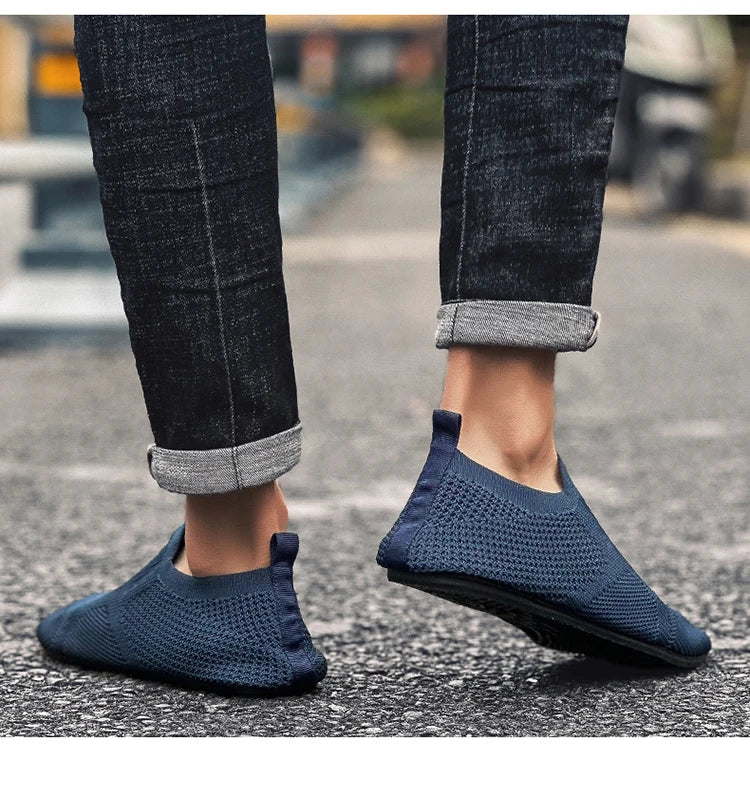 Zapatillas informales transpirables para hombre, zapatos ligeros sin cordones para caminar para hombre, mocasines flexibles antideslizantes para parejas, calzado suave de verano