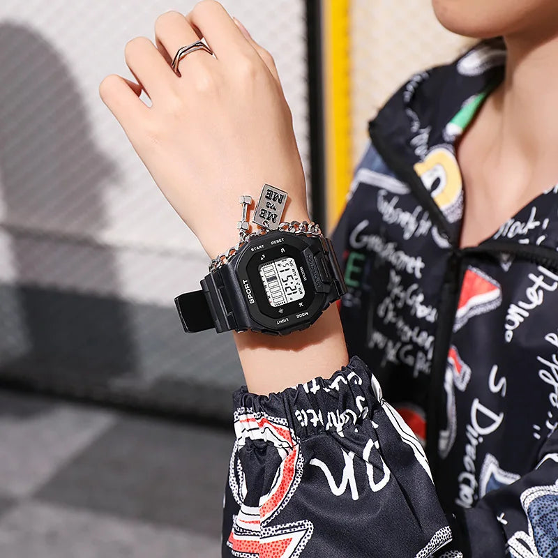 Reloj deportivo YIKAZE para hombre, relojes digitales LED resistentes al agua, tendencia de aventura al aire libre para estudiantes, reloj electrónico multifuncional para regalo