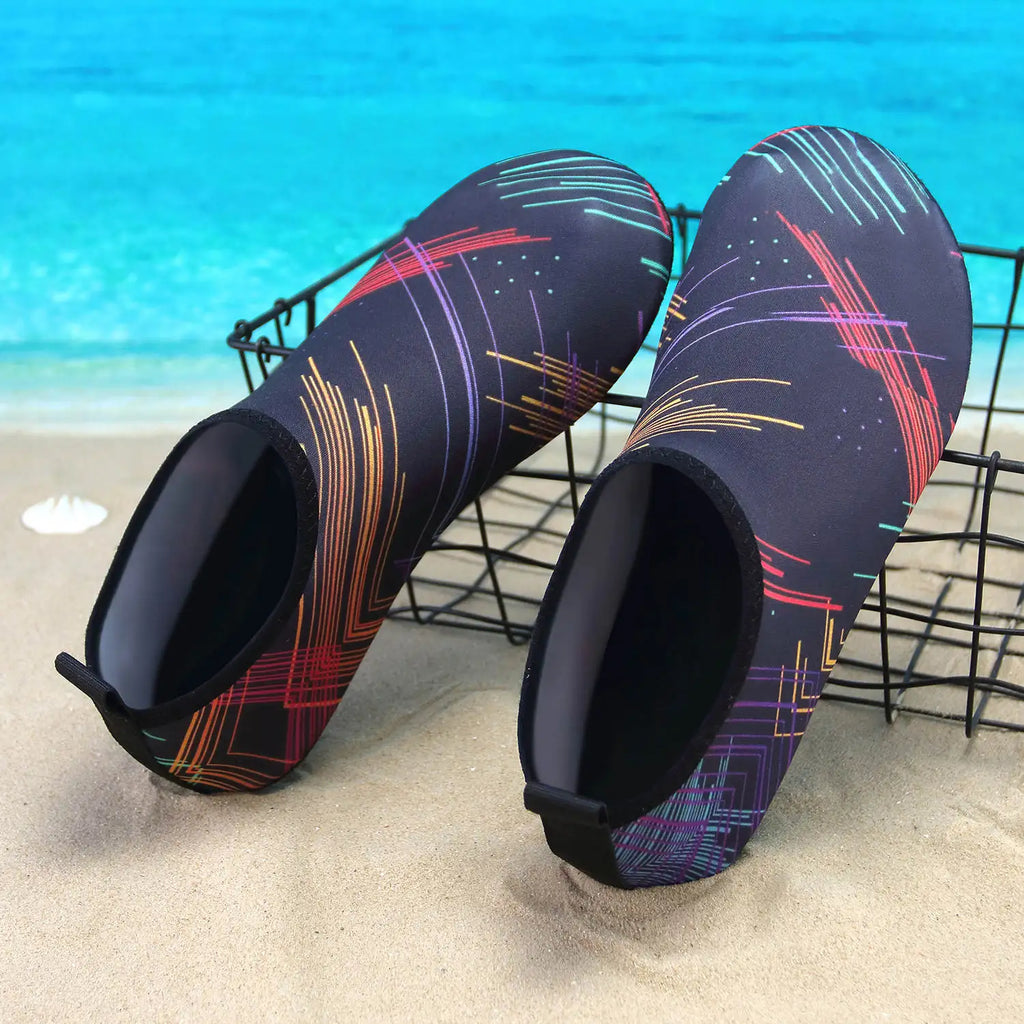 Par de zapatos acuáticos ligeros para hombre y mujer, zapatos de playa para exteriores de secado rápido, antideslizantes, descalzos, verano, 2023