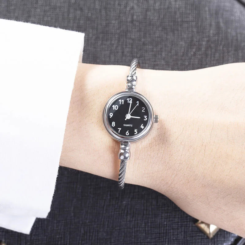 Reloj de pulsera para mujer a la moda, pulsera dorada, esfera pequeña, reloj elegante, nuevo reloj de pulsera de acero bonito para mujer, reloj de pulsera de cuarzo