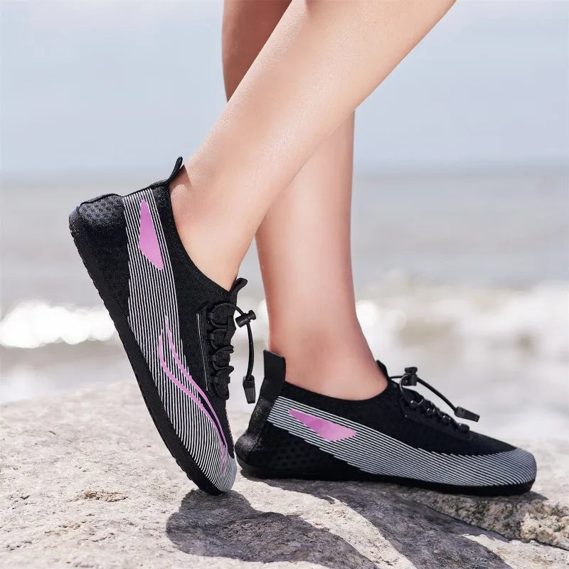 Zapatos acuáticos ligeros a la moda para hombre, zapatos de playa transpirables para mujer, zapatos de Yoga Unisex antideslizantes flexibles, zapatillas de agua de secado rápido