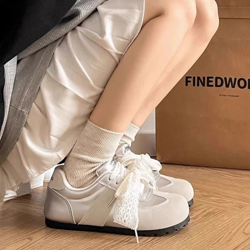 Zapatillas de estilo ballet para mujer, zapatos casuales planos con lazo de encaje, zapatillas negras transpirables para primavera y verano, zapatos versátiles y modernos