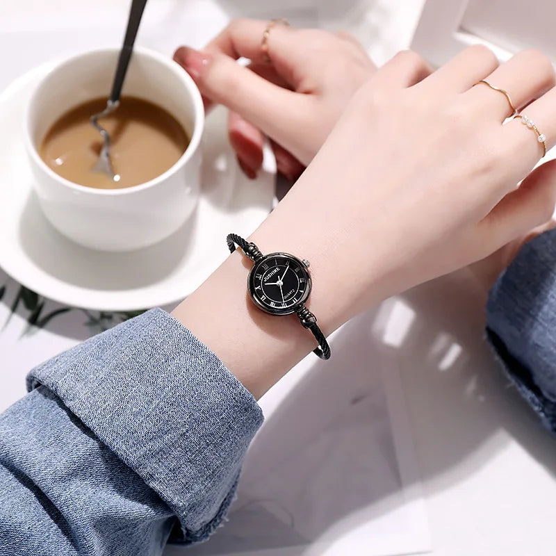 Relojes YIKAZE para mujer, reloj de pulsera con brazalete de oro pequeño, reloj de pulsera de cuarzo Retro de acero inoxidable para mujer, reloj de vestir a la moda