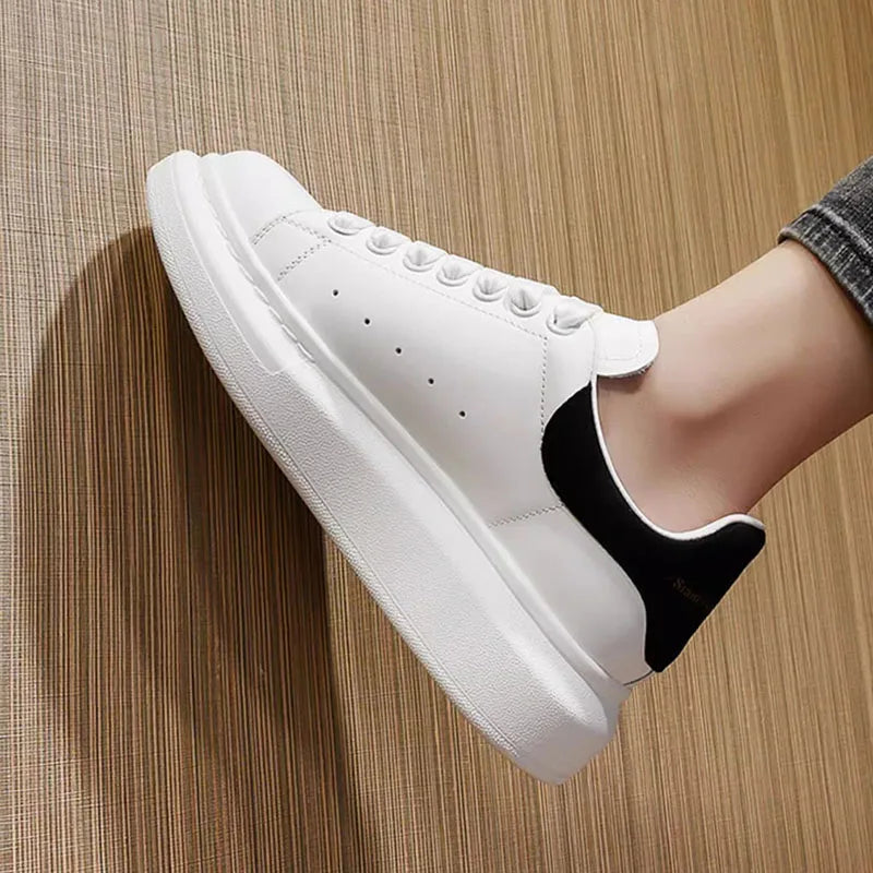 Zapatillas deportivas unisex con plataforma para hombre y mujer, para primavera y otoño, versátiles, a la moda, informales, blancas, de diseñador, con tacón oculto.