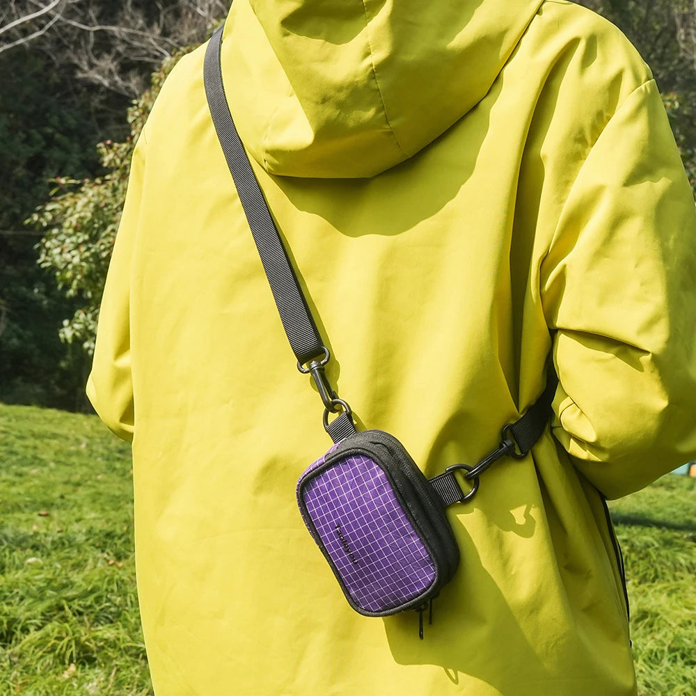 Bolso cruzado ligero de nailon para hombre, bolsa EDC con múltiples bolsillos, monedero para auriculares, bolso cuadrado pequeño para uso diario, viajes y trabajo
