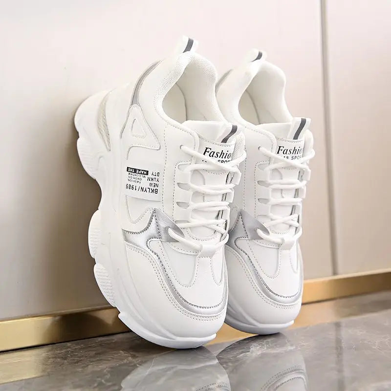 Zapatillas de deporte ultraligeras con suela gruesa para mujer, zapatos deportivos blancos informales, cómodos y transpirables, para primavera y otoño