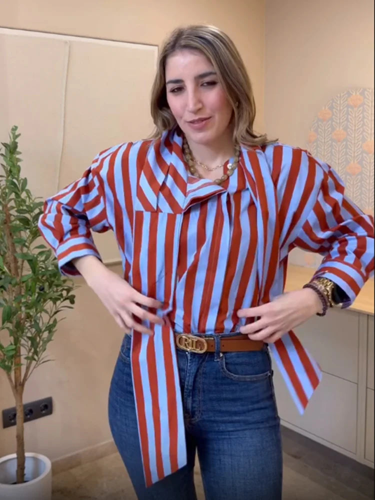 Camisa a Rayas de Manga Larga con Cuello de Lazo