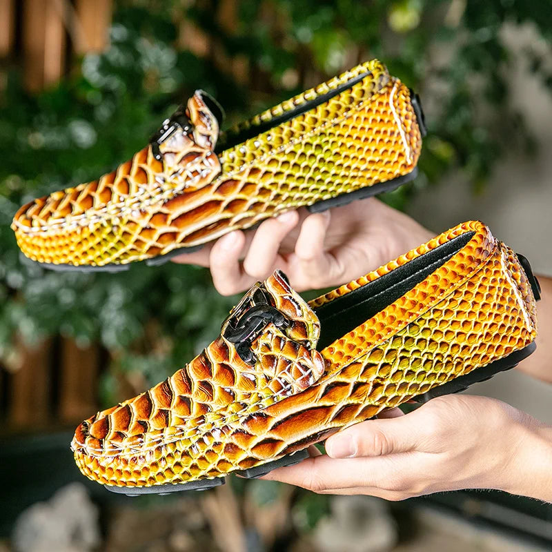 Mocasines de cuero con estampado de serpiente para hombre