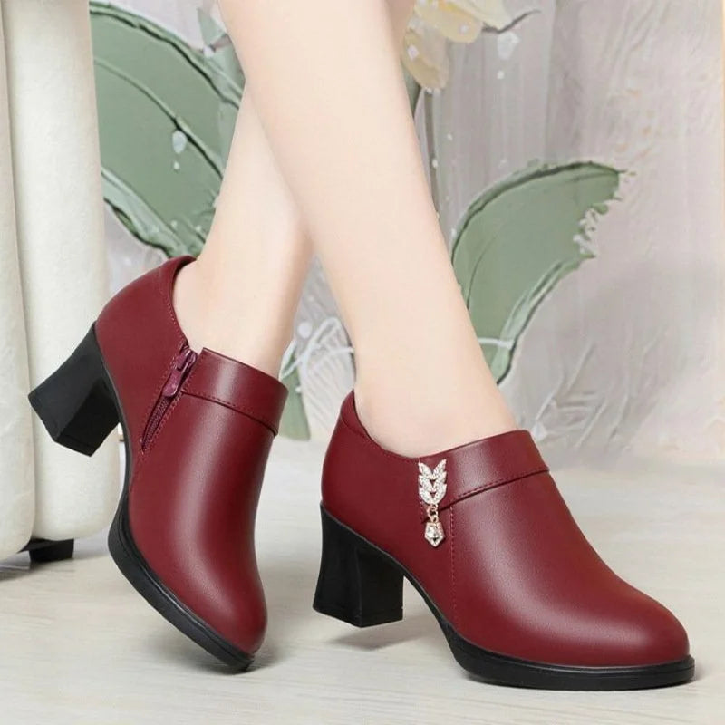 Zapatos de mujer de piel suave con tacón grueso, cierre de cremallera, boca poco profunda, punta puntiaguda con diamantes de imitación, zapatos de tacón de corte bajo a la moda