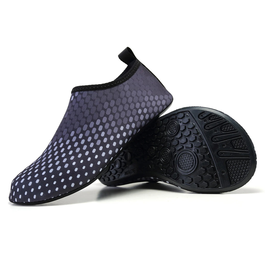 Par de zapatos acuáticos ligeros para hombre y mujer, zapatos de playa para exteriores de secado rápido, antideslizantes, descalzos, verano, 2023