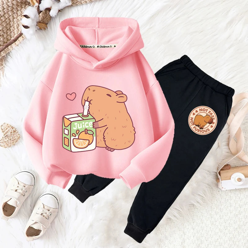 Conjunto buzo con capucha y pantalón estampado capibara para niños