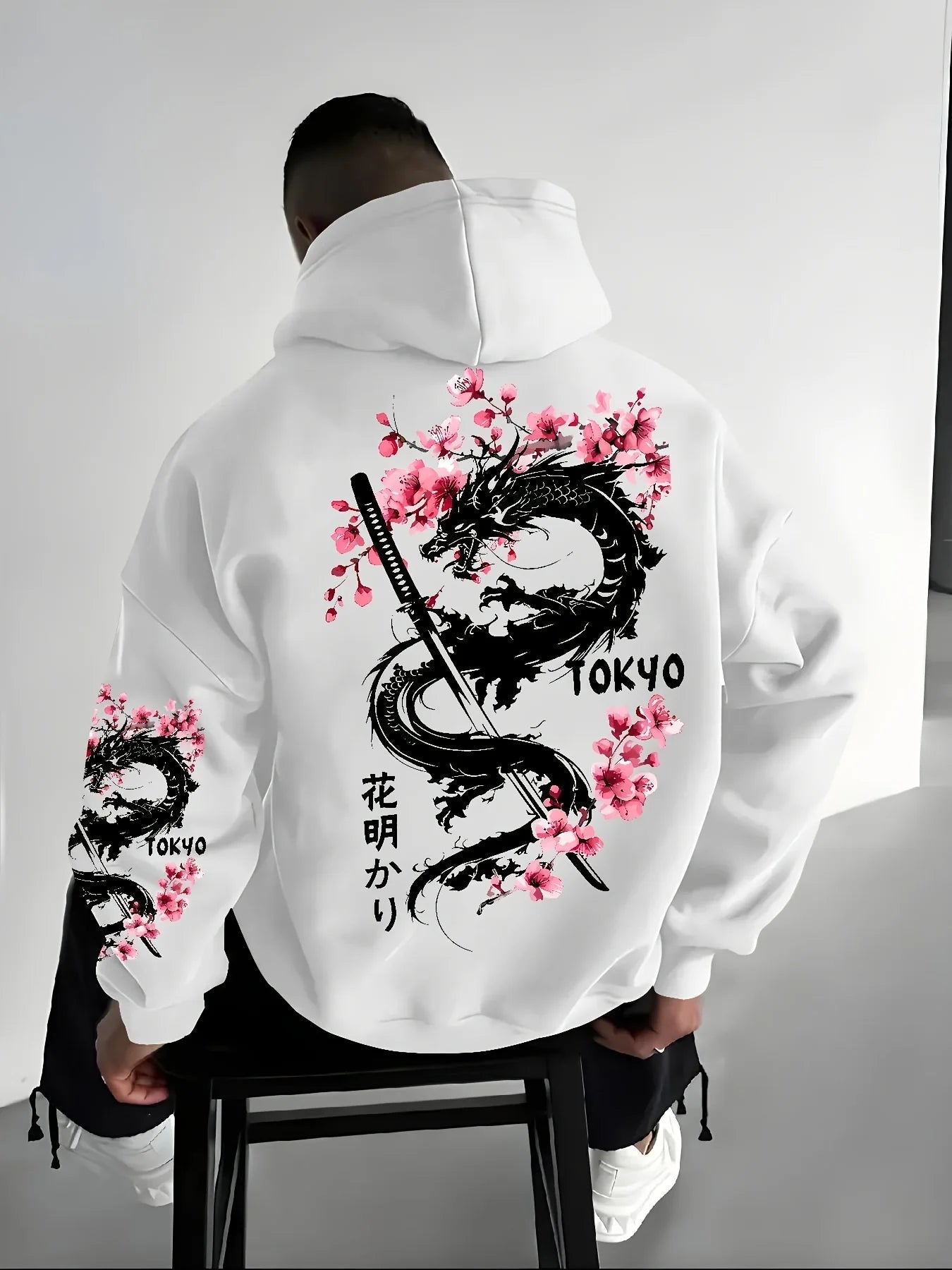 Hoodie Anime Estampado Dragón y Flores de Cerezo | Hombre