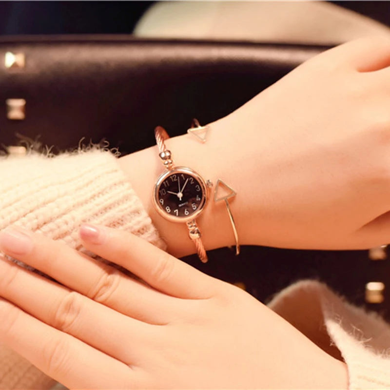 Reloj de pulsera para mujer a la moda, pulsera dorada, esfera pequeña, reloj elegante, nuevo reloj de pulsera de acero bonito para mujer, reloj de pulsera de cuarzo