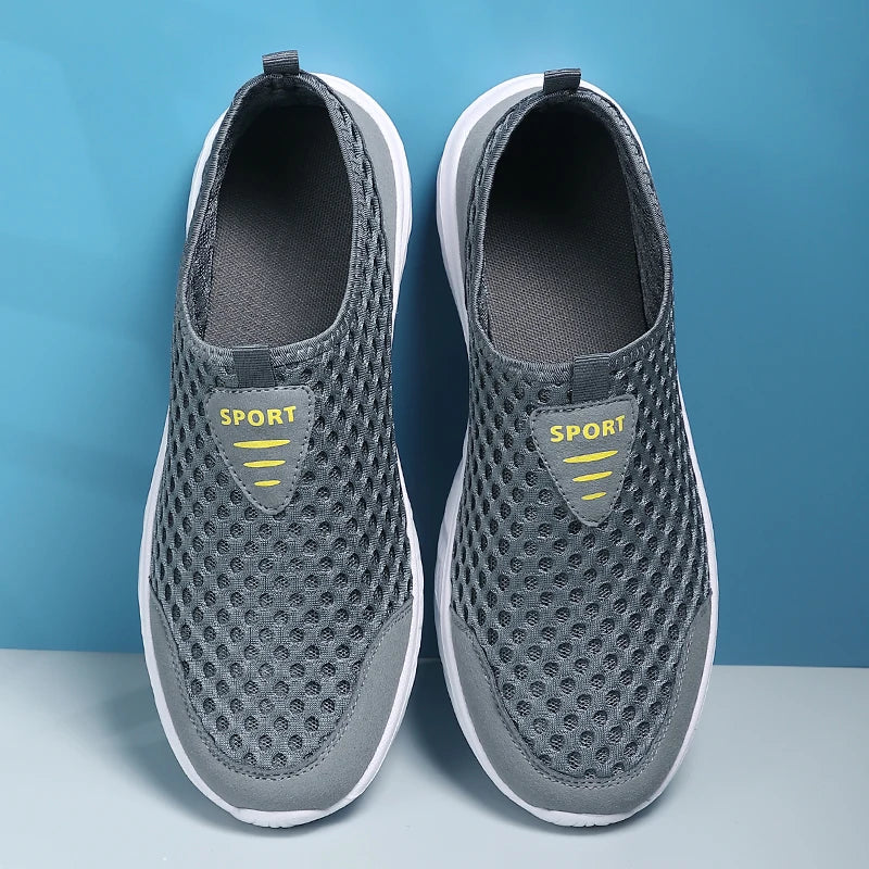 Zapatillas informales transpirables para hombre, zapatos informales ligeros antideslizantes para exteriores, mocasines planos suaves para caminar y trotar, novedad de 2024