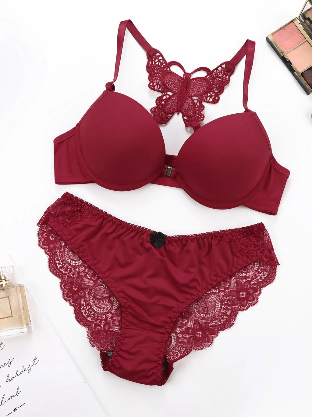 Conjunto de Sujetador y Tanga con Bordado Floral