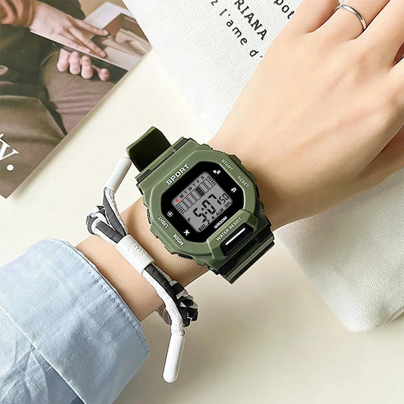 Reloj deportivo YIKAZE para hombre, relojes digitales LED resistentes al agua, tendencia de aventura al aire libre para estudiantes, reloj electrónico multifuncional para regalo