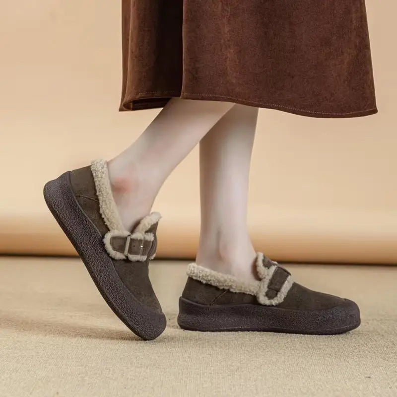 Zapatillas de Cuero con Forro de Terciopelo para Mujer - Talle Grande