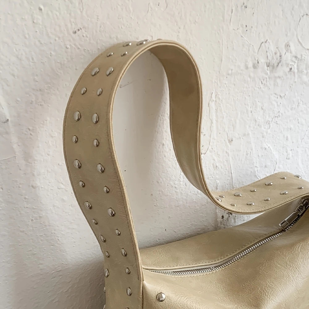 Bolso pequeño Retro, versátil para mujer, verano 2025, nueva moda, bolso de un solo hombro para axila, bolso de almohada con diseño de nicho con remaches