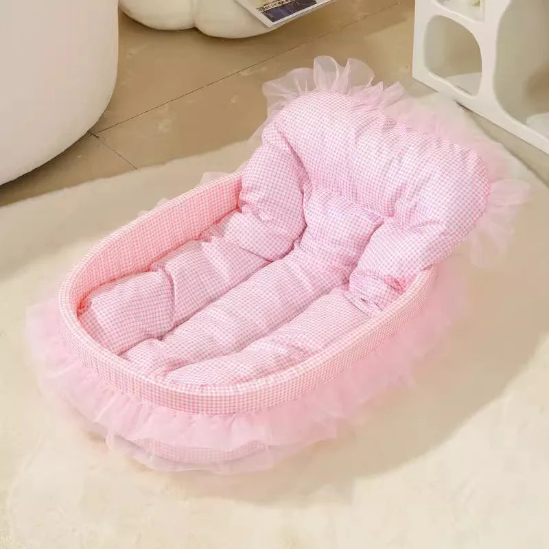 Cama de Princesa para Mascotas - Felpa Ovalada con Encaje para Perros y Gatos
