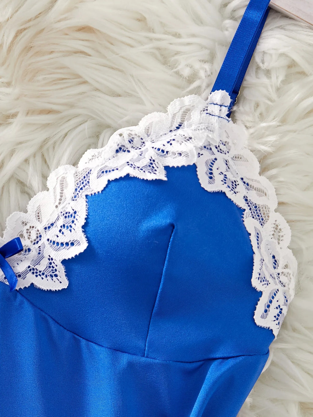 Conjunto Babydoll de Satén con Encaje y Tanga, Lencería Romántica