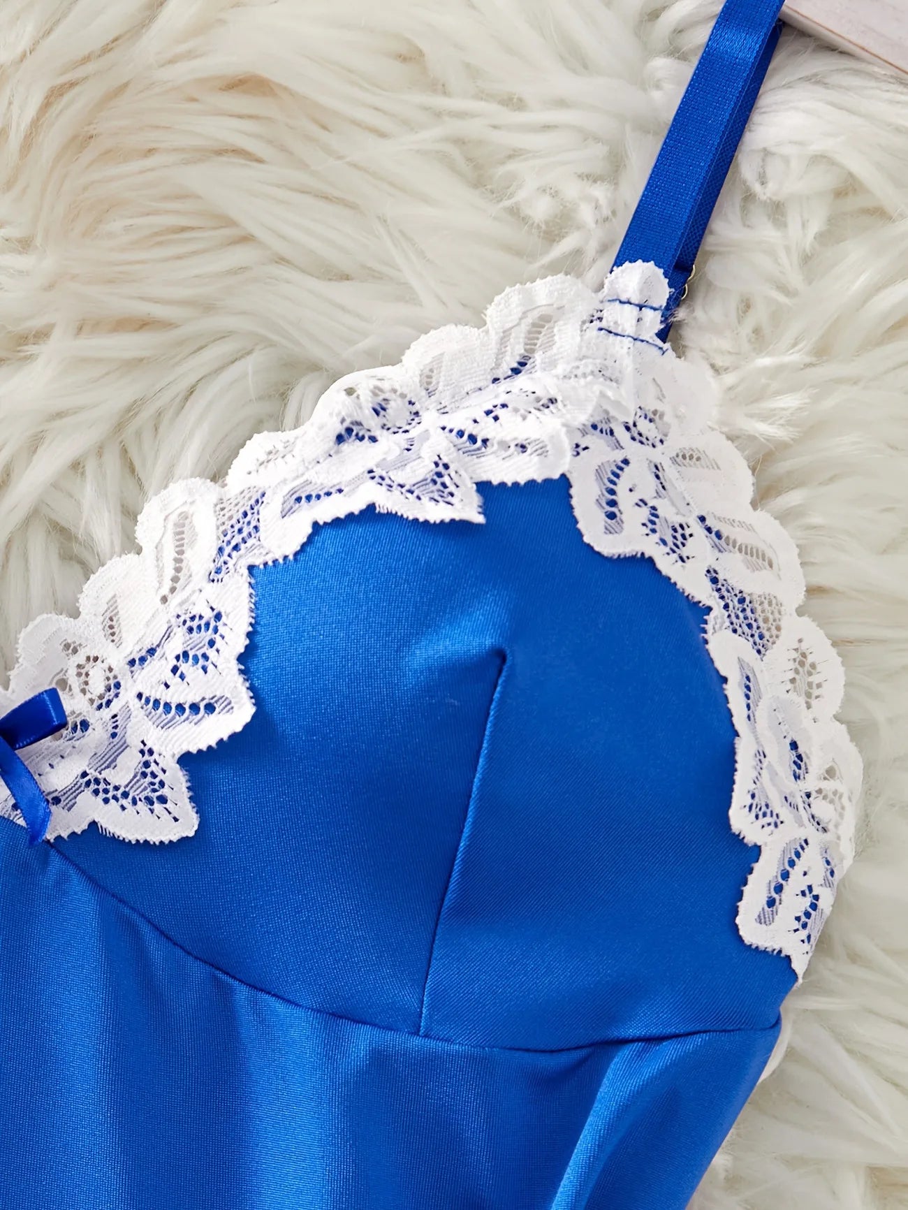 Conjunto Babydoll de Satén con Encaje y Tanga, Lencería Romántica
