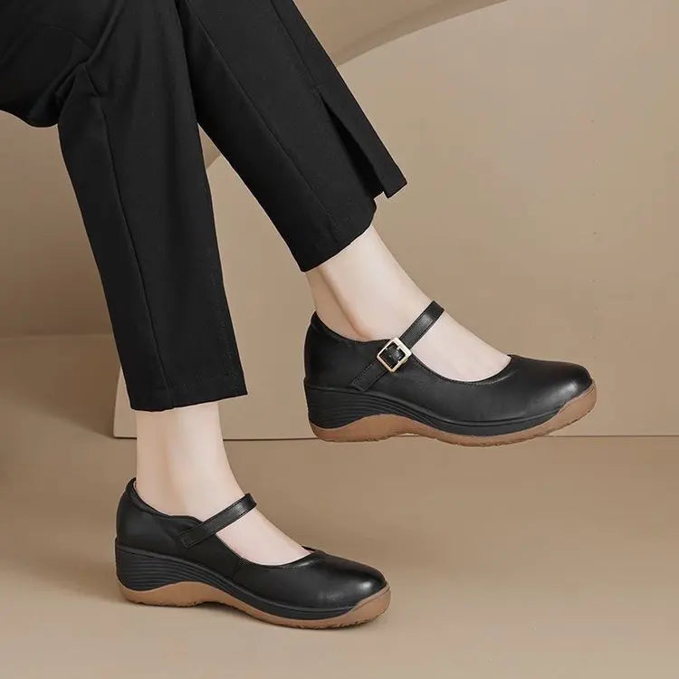 2026 Zapatos de mamá para mujer de primavera: zapatos de tacón poco profundos sin tirar de suela suave, plataforma gruesa de cuero informal con una hebilla, tacón de cuña