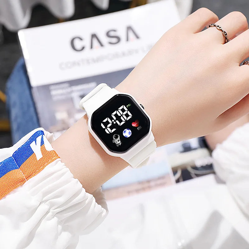 Reloj deportivo para niños, relojes digitales LED, correa de silicona para astronauta, reloj de pulsera electrónico resistente al agua para niños y niñas, regalos