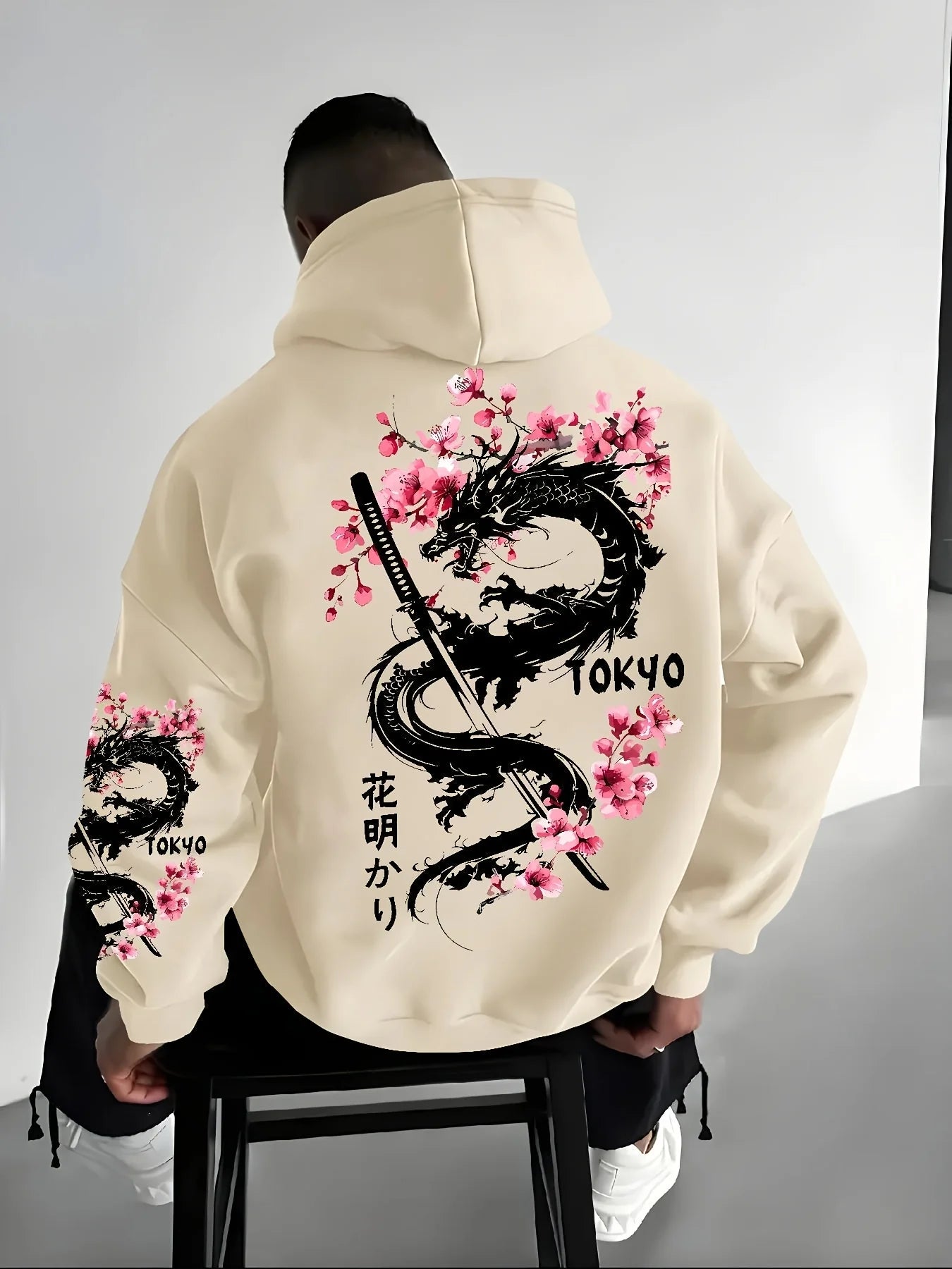 Hoodie Anime Estampado Dragón y Flores de Cerezo | Hombre