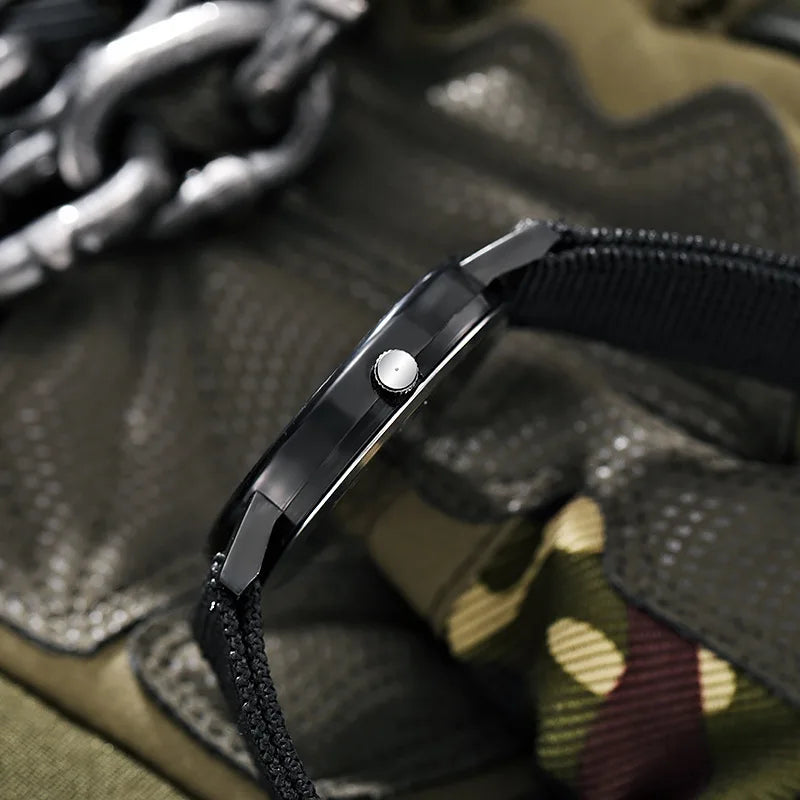 Relojes militares YIKAZE para hombre, relojes deportivos luminosos resistentes a los golpes para hombre, correa de lona, reloj de pulsera Simple de cuarzo para exteriores para hombre