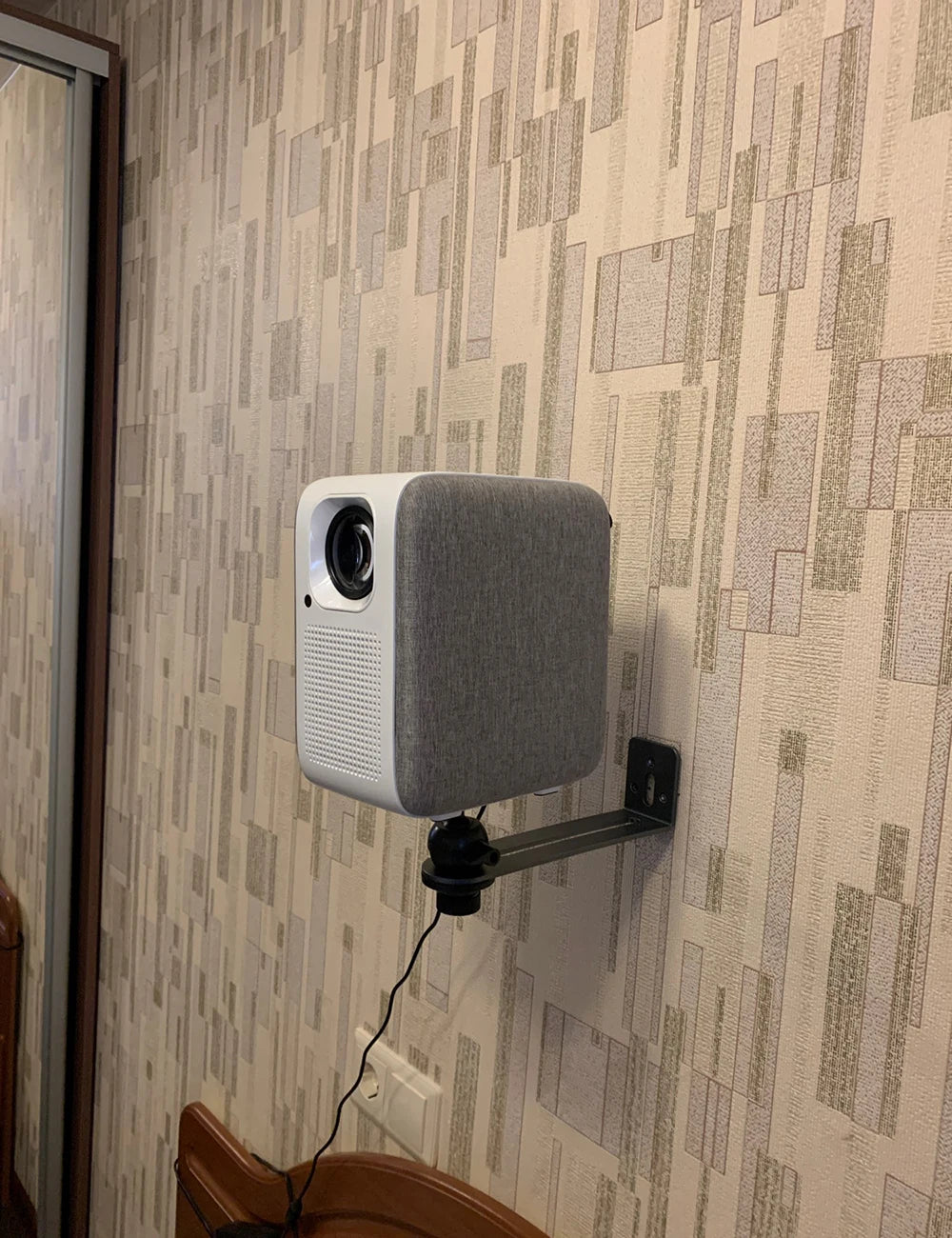 Soporte para proyector de montaje en pared, soporte de Metal de aleación de aluminio resistente y duradero, multiángulo ajustable, Compatible con la mayoría de los proyectores
