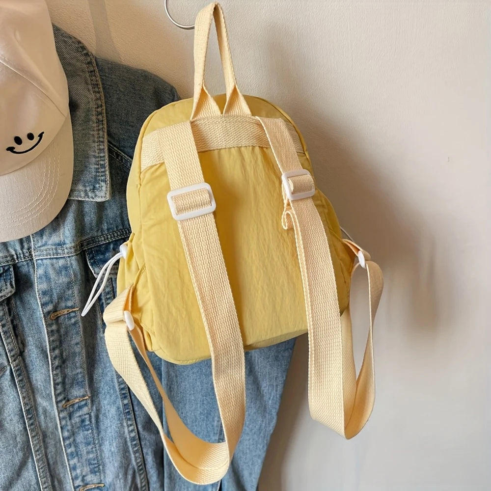 Mochila de moda para mujer Edición coreana Ins Mochila pequeña ligera Nuevo bolso de viaje versátil de estilo universitario de ocio