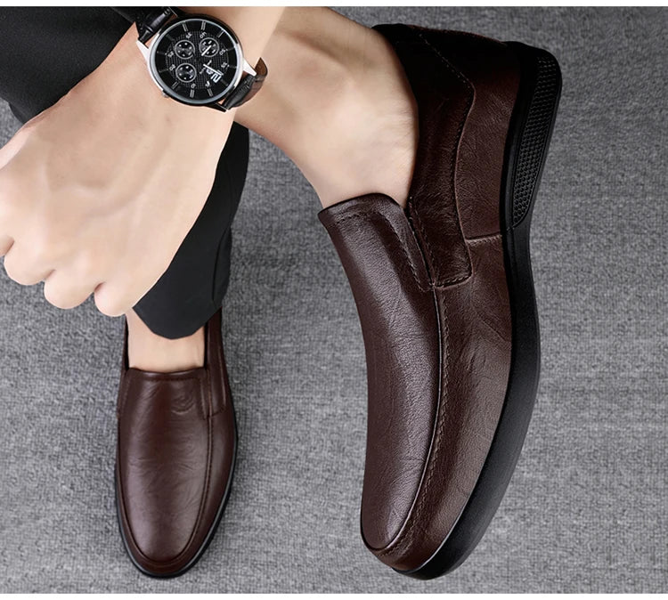 CLOHOO Zapatos casuales de negocios para hombres Calzado de cuero con parte inferior de goma de piel de vaca en capas hecho a mano para oficina y ocio