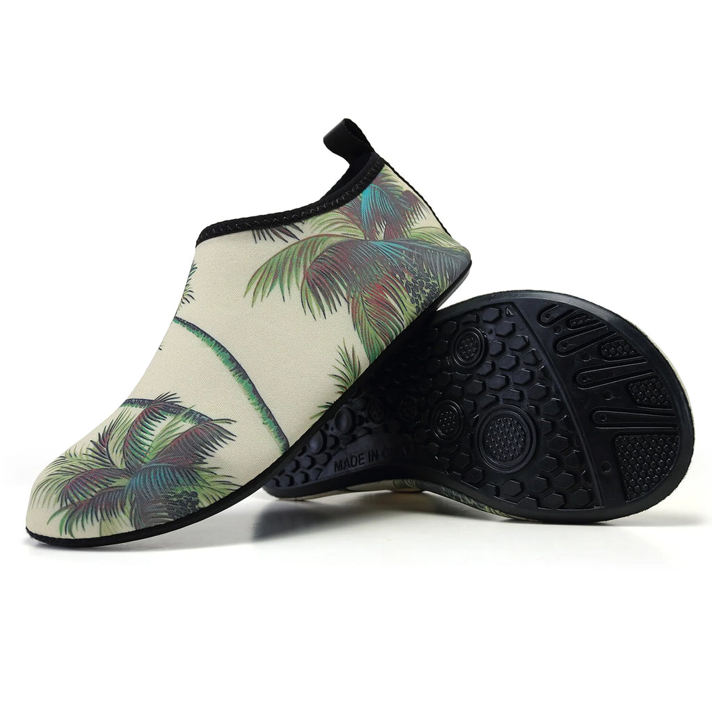Par de zapatos acuáticos ligeros para hombre y mujer, zapatos de playa para exteriores de secado rápido, antideslizantes, descalzos, verano, 2023