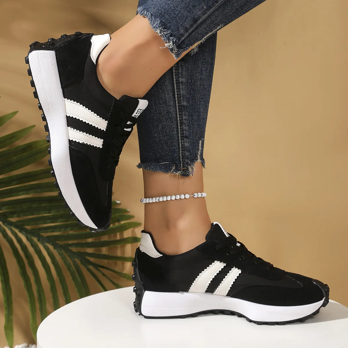 Nuevo 2025 zapatillas gruesas para mujer, zapatillas informales con plataforma a la moda, zapatillas ligeras de fondo suave para correr, zapatillas de deporte de malla de verano