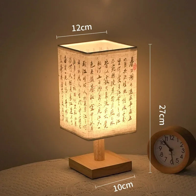 Lámpara de Mesa LED Estilo Chino con Pantalla de Tela