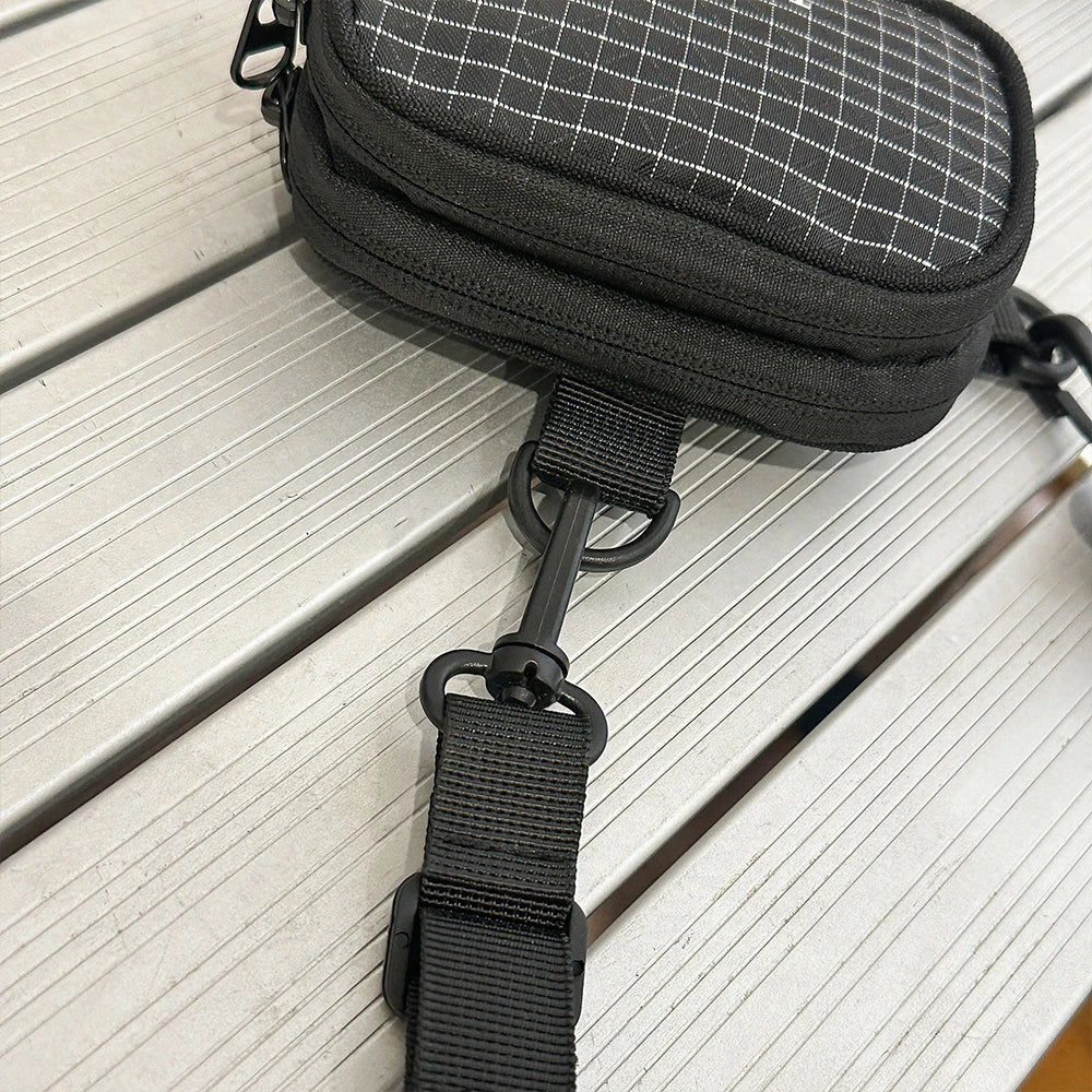 Bolso cruzado ligero de nailon para hombre, bolsa EDC con múltiples bolsillos, monedero para auriculares, bolso cuadrado pequeño para uso diario, viajes y trabajo