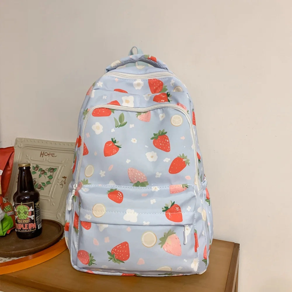 Mochila de Nailon con Estampado de Fresas, Resistente al Agua