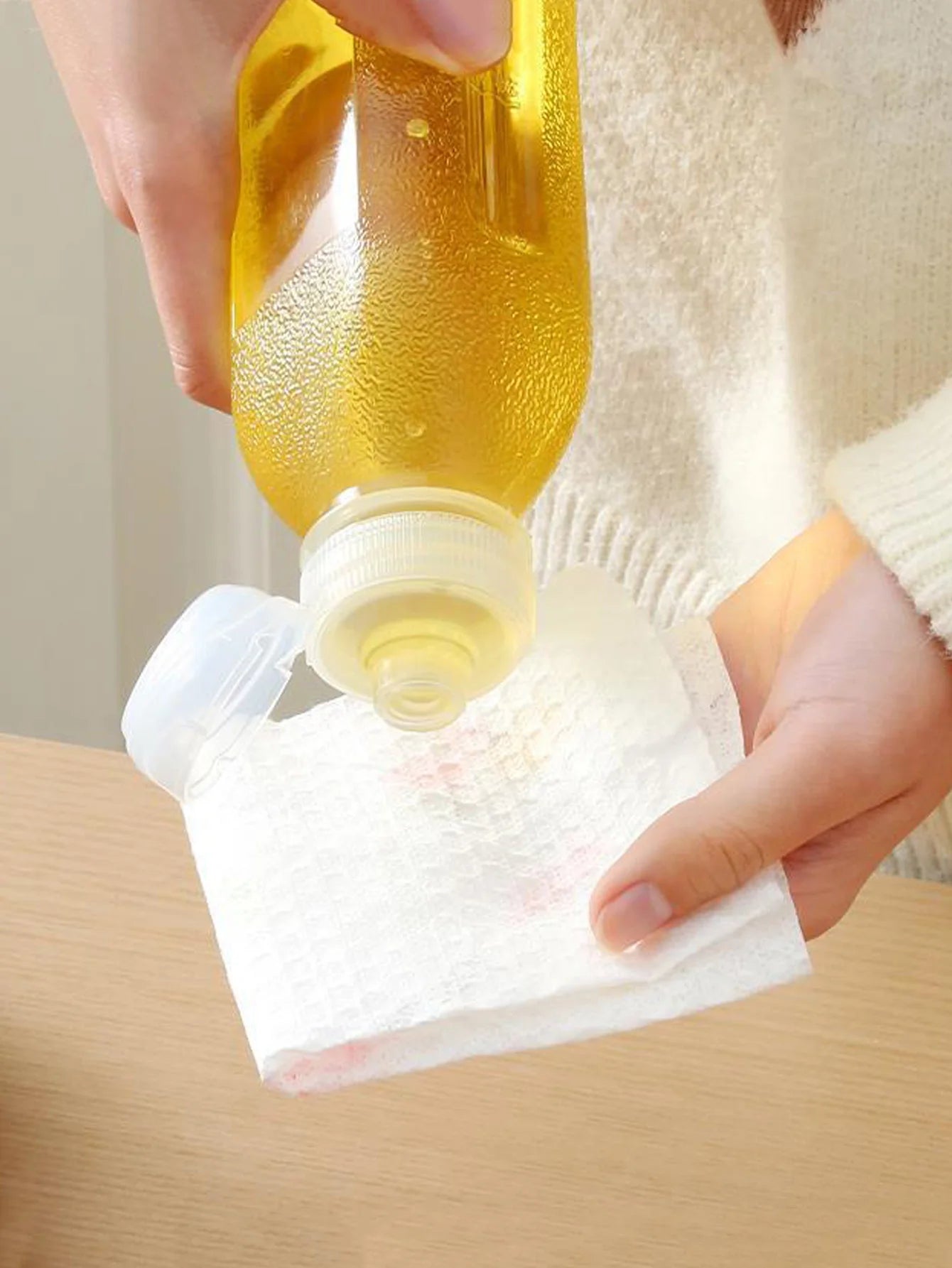 1 Uds. Botella de aceite transparente para el hogar de 1000ml, botella de extrusión de aceite de oliva con control de aceite para barbacoa al aire libre para cocina, olla de aceite para condimentos