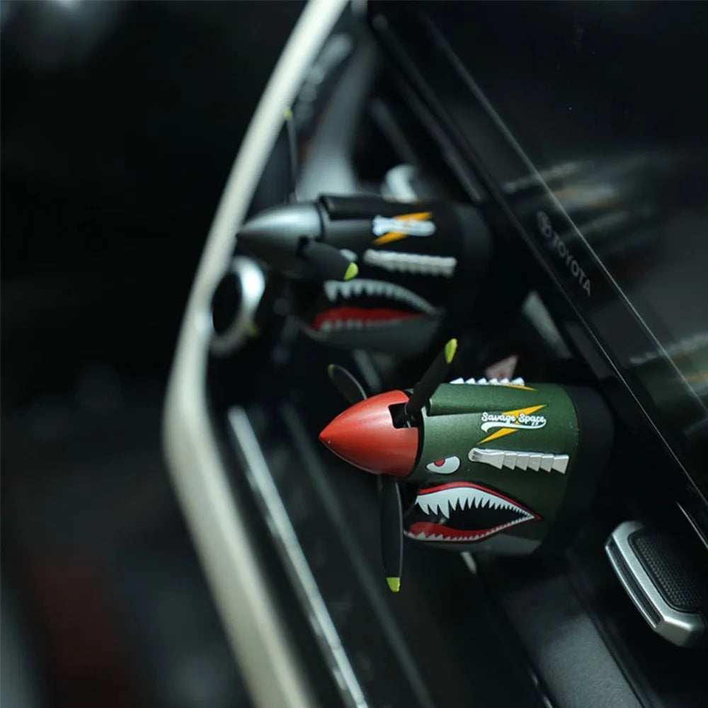 P-40 Warhawk Auto Interior pequeño adorno avión de combate diseño difusor de Perfume con hélice giratoria para fragancia de coche